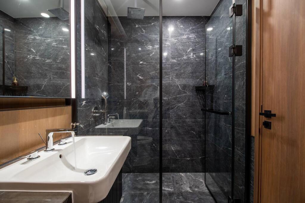 Lavish River View, Lumiere Thao Dien Apartment